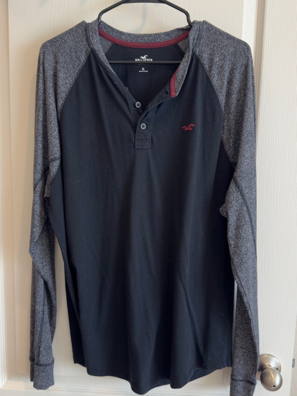 Hollister Men’s Black Henley with Gray Raglan Sleeves Curved Hem
